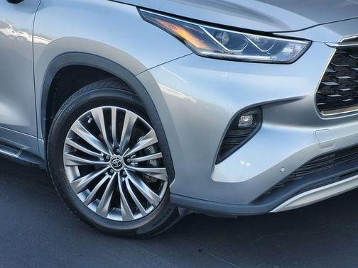 Celestial Silver Metallic 2021 Toyota Highlander Platinum