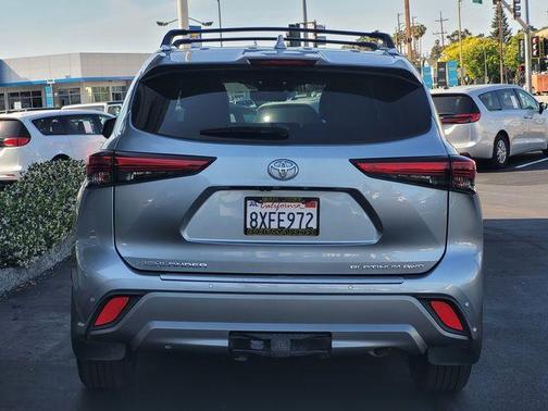 Celestial Silver Metallic 2021 Toyota Highlander Platinum