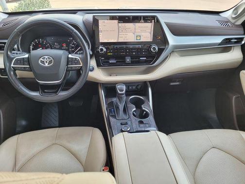 Celestial Silver Metallic 2021 Toyota Highlander Platinum