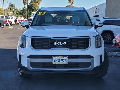 Glacial White Pearl 2023 Kia Telluride S