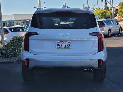 Glacial White Pearl 2023 Kia Telluride S