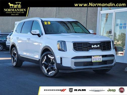 Glacial White Pearl 2023 Kia Telluride S