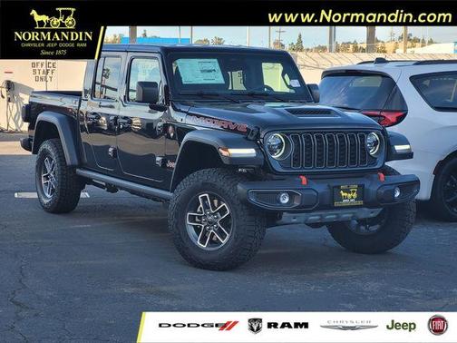 Black Clearcoat 2026 Jeep Gladiator Mojave