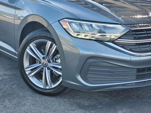Platinum Gray Metallic 2024 Volkswagen Jetta 1.5T SE