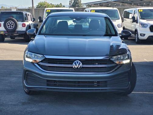 Platinum Gray Metallic 2024 Volkswagen Jetta 1.5T SE