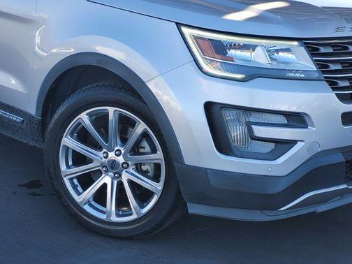 Ingot Silver 2017 Ford Explorer XLT