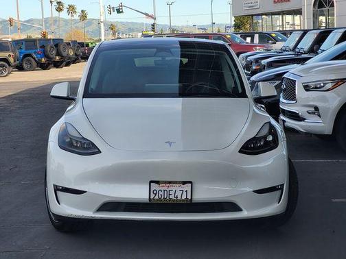 Pearl White 2023 Tesla Model Y Long Range