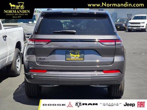 Metallic 2026 Jeep Grand Cherokee Limited