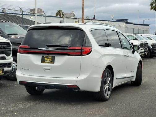 2026 Chrysler Pacifica Pinnacle