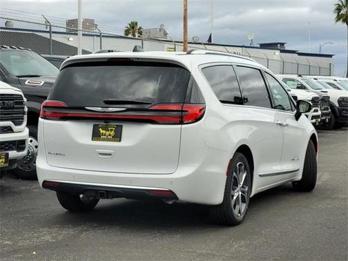 2026 Chrysler Pacifica Pinnacle