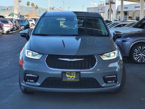 2023 Chrysler Pacifica Hybrid Limited