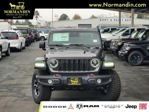 Granite Crystal Clearcoat Metallic 2026 Jeep Gladiator Rubicon