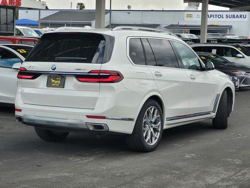 Alpine White 2026 BMW X7 xDrive40i