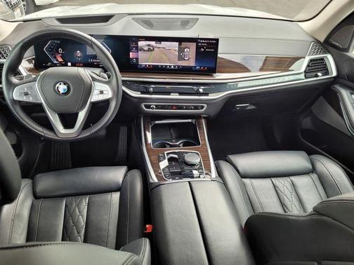 Alpine White 2026 BMW X7 xDrive40i
