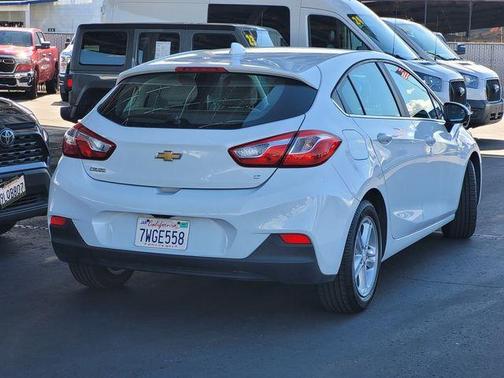 Summit White 2017 Chevrolet Cruze LT