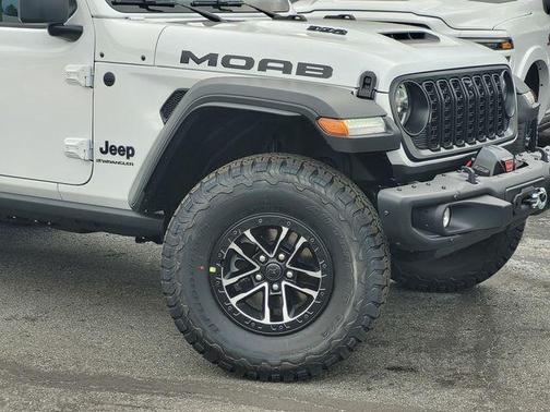 Bright White Clearcoat 2026 Jeep Wrangler Moab 392
