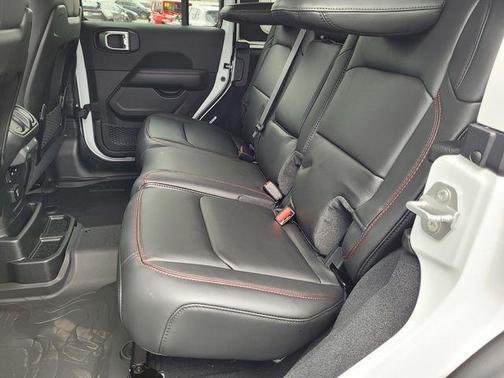Bright White Clearcoat 2026 Jeep Wrangler Moab 392