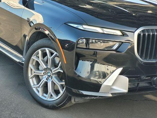 Black Sapphire Metallic 2025 BMW X7 xDrive40i