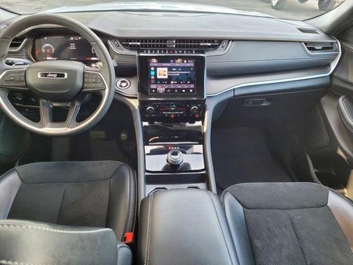 2024 Jeep Grand Cherokee L Laredo