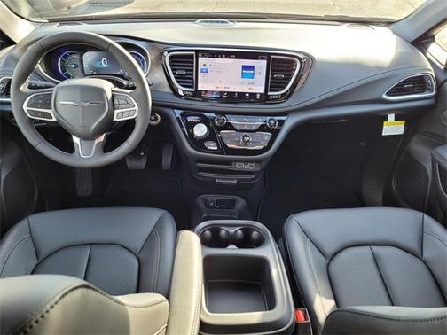 2025 Chrysler Pacifica Hybrid Select