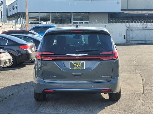 2025 Chrysler Pacifica Hybrid Select