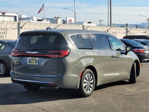 2025 Chrysler Pacifica Hybrid Select