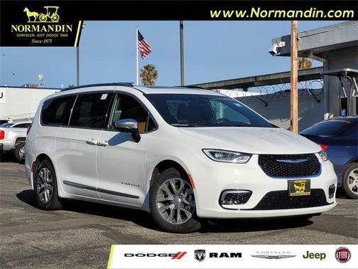 2025 Chrysler Pacifica Hybrid Pinnacle
