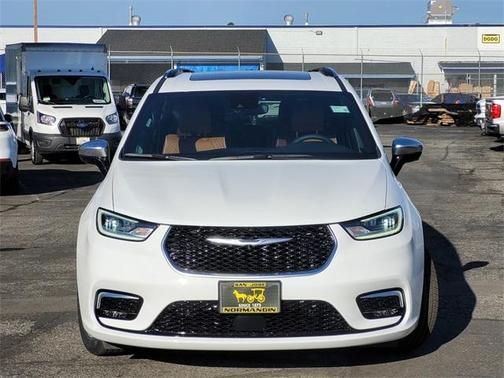 2025 Chrysler Pacifica Hybrid Pinnacle