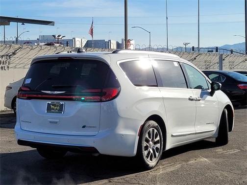 2025 Chrysler Pacifica Hybrid Pinnacle