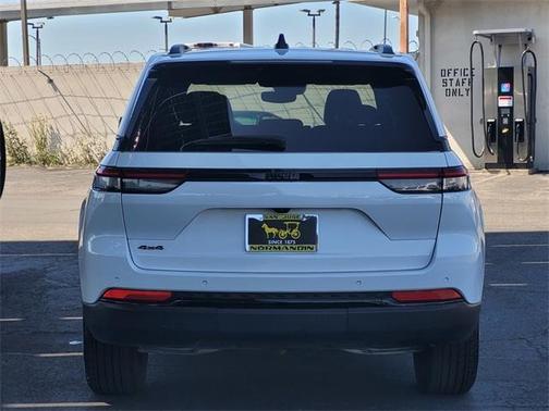 2024 Jeep Grand Cherokee Laredo