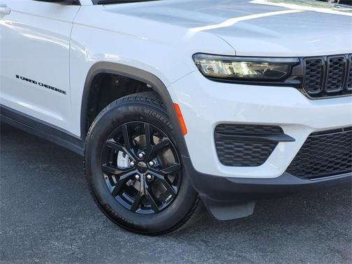 2024 Jeep Grand Cherokee Laredo