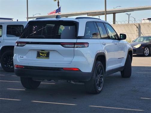 2024 Jeep Grand Cherokee Laredo