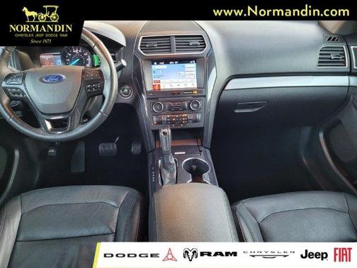 White Platinum Clearcoat Metallic 2017 Ford Explorer XLT
