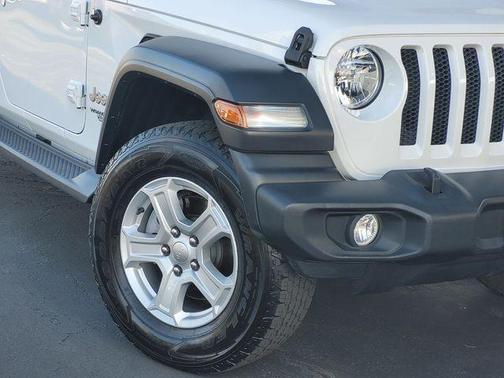 Bright White Clearcoat 2018 Jeep Wrangler Unlimited Sport