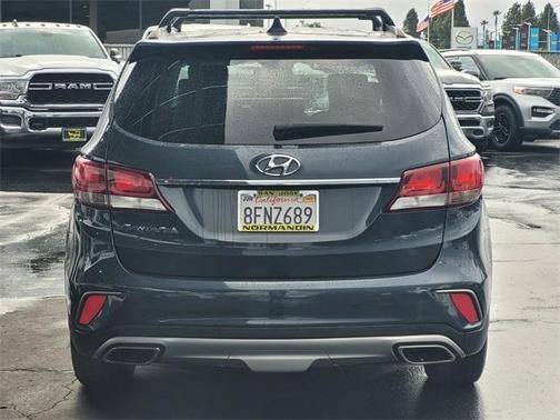 2017 Hyundai SANTA FE SE