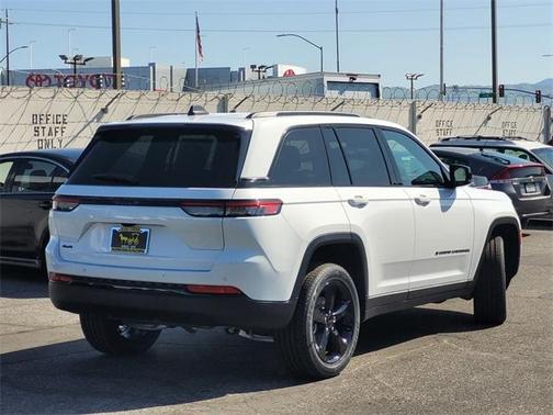 2025 Jeep Grand Cherokee Laredo