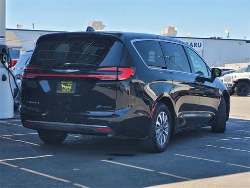 2023 Chrysler Pacifica Hybrid Touring L