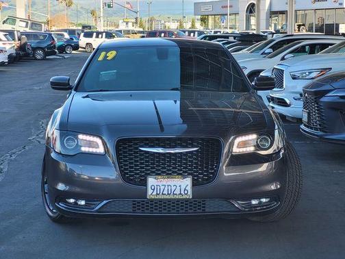 2019 Chrysler 300 S