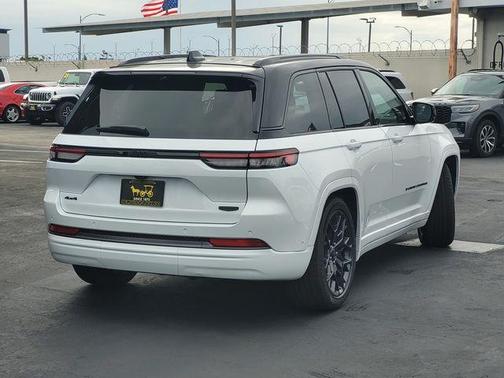 Bright White Clearcoat 2026 Jeep Grand Cherokee Summit