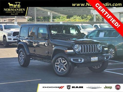 Black Clearcoat 2025 Jeep Wrangler Sahara