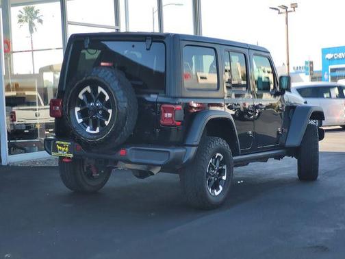 Black Clearcoat 2025 Jeep Wrangler Rubicon