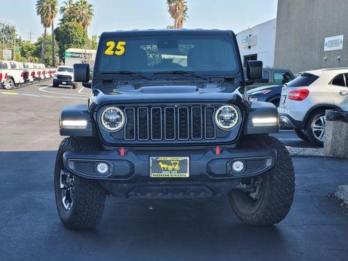 Black Clearcoat 2025 Jeep Wrangler Rubicon