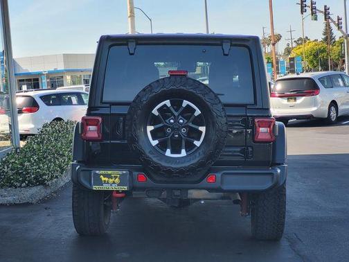 Black Clearcoat 2025 Jeep Wrangler Rubicon