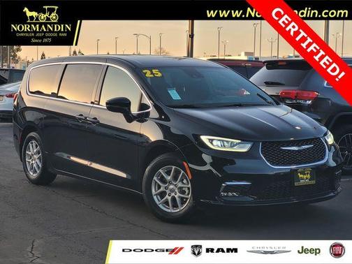 2025 Chrysler Pacifica Select