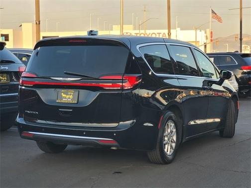 2025 Chrysler Pacifica Select
