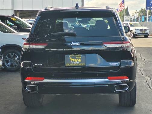 2022 Jeep Grand Cherokee Summit