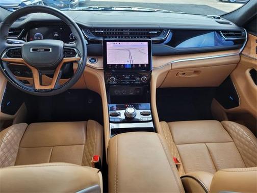 2022 Jeep Grand Cherokee Summit