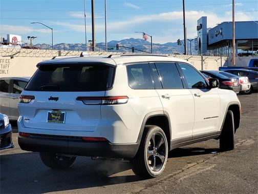 2025 Jeep Grand Cherokee L Laredo