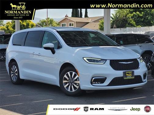 2023 Chrysler Pacifica Hybrid Touring L