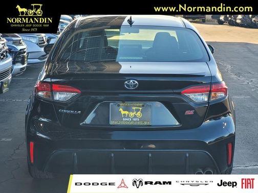 Midnight Black Metallic 2024 Toyota Corolla SE